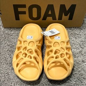 Adidas Yeezy Foam Runners - sz 8